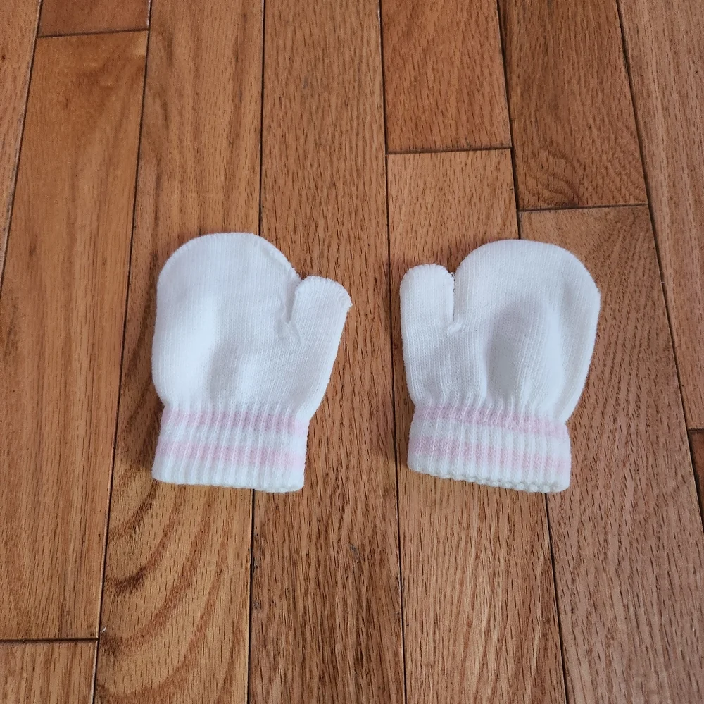 2 pack NEW baby mittens